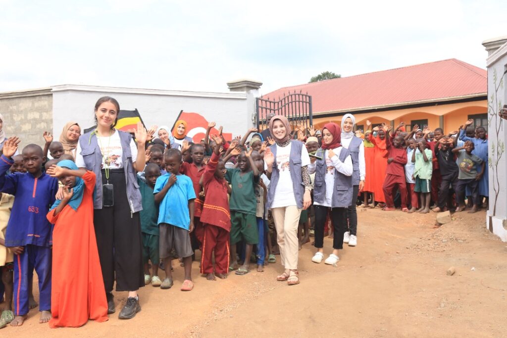 Turkish volunteer students engage in social, humanitarian activities in Uganda